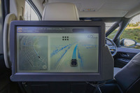 走行中の画面。周囲の状況とルートが表示されているが、遠隔管制室で見たものよりも内容がだいぶ簡素になっている。