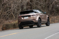 この試乗車はオプションの「ダイナミックハンドリングパック」を装着。電子制御ダンパーの「アダプティブダイナミクス」と、足まわりやトランスミッションなどを個別に設定できる「コンフィギュラブルダイナミクス」が組み合わされている。