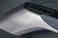 オーディオには「AKG Studio 19-スピーカーオーディオシステム」を標準で採用。GM初となるダクテッドサブウーファーの採用により、よりクリアな低音の響きを実現している。