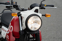 トライアンフ・スピートツイン1200(6MT)/ロイヤルエンフィールド・スクラム411(5MT)/ベネリ・レオンチーノ125(6MT)【試乗記】の画像