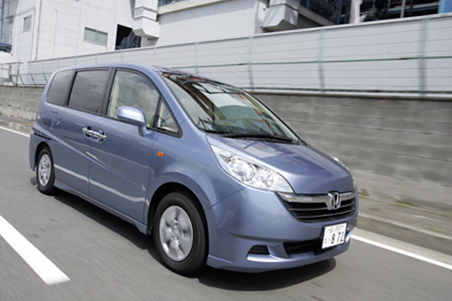 【スペック】G Lパッケージ:全長×全幅×全高=4630×1695×1770mm/ホイールベース=2855mm/車重=1510kg/駆動方式=FF/2.0リッター直4DOHC16バルブ(155ps/6000rpm、19.2kgm/4500rpm)/価格=217万3500円(テスト車=244万6500円/トップライトルーフ/フローリングフロア/ディスチャージヘッドライト=27万3000円)