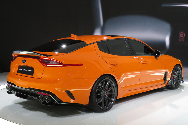 同じくLAショーで見た「キア・スティンガーGT」の用品装着車。日欧の同格モデルと比べると、長く、低く、ワイドなスタンスが特徴で、ファストバックのリアまわりも勢いがあった。