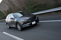 今回の改良では、よりリニアな挙動や乗り心地の改善を意図して、サスペンションシステムやステアリングシステムについても手が加えられた。