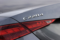 2021年8月に同時に受注が開始された「C200」と「C220d」だが、クルマが日本に到着したのはC200のほうが先。C220dは当初のスケジュールより遅れての日本上陸となった。