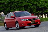 「スバル・インプレッサ」
1992年に登場したスバルの小型乗用車。映画に登場するのは3代目モデルの5ドアハッチバック。