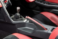 「S660モデューロX バージョンZ」のトランスミッションは6段MTのみ。チタン製シフトノブが装着される。