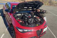 フロントに縦置きされ後輪を駆動する2.9リッターV6ターボは、510PS/6500rpmの最高出力と、600N・m/2550rpmの最大トルクを発生。8段ATと組み合わされる。