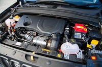 フロントに積まれる1.3リッター直4ターボエンジンにはスターターと発電機を兼ねたISGが組み合わされる。