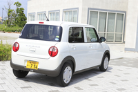 「アルト」ゆずりの軽量な車重が特徴の新型「アルトラパン」。エントリーグレードの「G」では、車重は650kgに抑えられている。