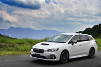 2016年5月に発表された「レヴォーグSTI Sport」。発売は同年夏を予定している。写真は1.6リッターモデル。