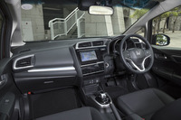 「ハイブリッドL Honda SENSING」のインテリアは、ブラックを基調にシルバーのアクセントが施される。