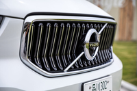 ボルボXC40 T4 AWDインスクリプション