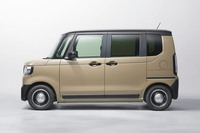 ボディーサイズはシリーズ3モデルとも寸分たがわぬ全長×全幅×全高=3395×1475×1790(4WDは1815)mm。もちろん145mmの最低地上高も変わらない。