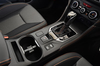 2リッター、1.6リッターとも、トランスミッションはリニアトロニックCVTとなる。