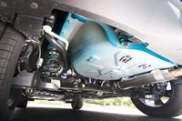 サスペンションはフロントがマクファーソンストラット式で、リアがトーションビーム式。