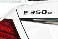 「Eクラス」の発表から遅れること1年あまり、2017年8月にプラグインハイブリッド車の「E350eアバンギャルド スポーツ」がラインナップに加わった。セダンのみでワゴンはなし。ハンドル位置は右のみ。