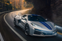 いよいよ日本でも「Z06」がお披露目されたC8だが、米本国では早くも新しいプロジェクトが進んでいる。写真は2024年モデルとして発売予定の「コルベットE-RAY」。6.2リッターV8エンジンとフロントモーターを組み合わせた、4WDのプラグインハイブリッドモデルだ。