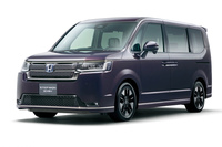 ルーフスポイラーやサイドスカートなどの空力パーツを装着した「スパーダ」。厚みのあるフロントグリルも特徴だ。