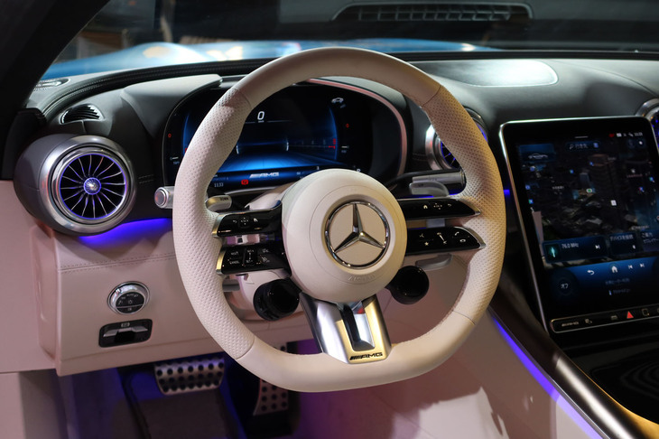 メルセデスAMG GT63 4MATIC+ クーペ(ステアリングホイール)