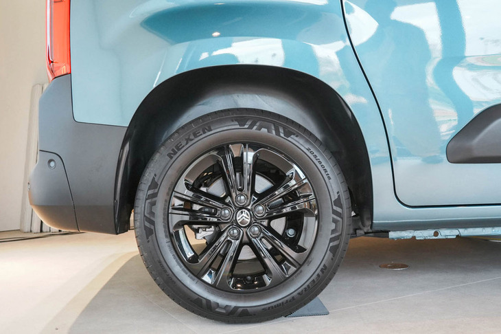 シトロエン・ベルランゴMAX BlueHDi(リアホイール)