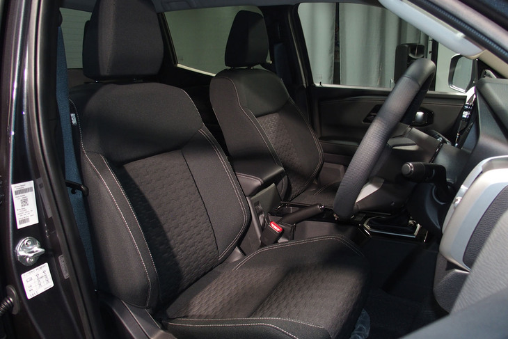 三菱トライトンGLS(フロントシート)