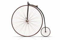 「Grand Bi」と呼ばれる、プジョーが19世紀に生産した自転車。「ペニー・ファージング」型と呼ばれるこの自転車は、巨大な前輪に取り付けられたペダルを直接こぐ仕組みだった。