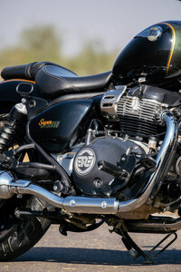 エンジンは「コンチネンタルGT650」や「INT650」でおなじみの、排気量648ccの空冷並列2気筒SOHC 4バルブ。47PSの最高出力と52.3N・mの最大トルクを発生する。