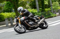 「スラクストンRS」には、クラッチレバー操作の負担を軽減させる「トルクアシストクラッチ」が備わる。