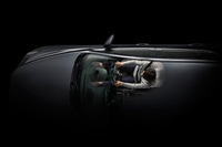 マツダでは運転による疲労を軽減したり、操作ミスなどを誘発したりしないようにするため、自然なドライビングポジションを重視している。(写真は現行型「アクセラ」のもの)