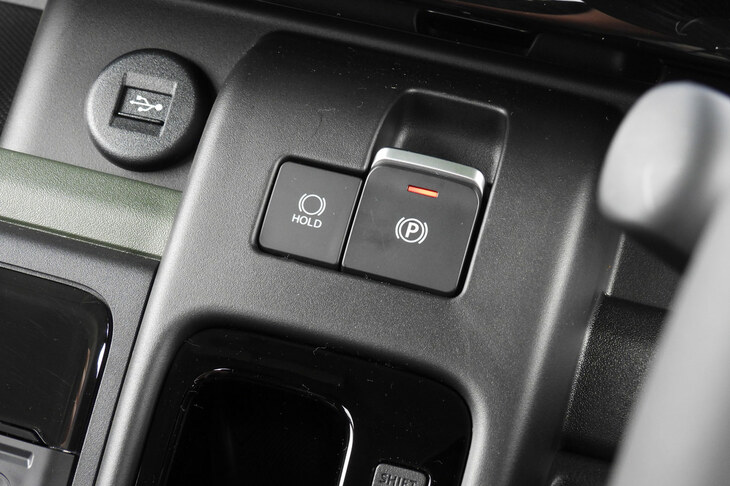 スズキ・スペーシア ギア ハイブリッドXZターボ(電動パーキングブレーキ)