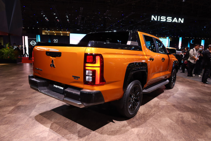 三菱トライトン