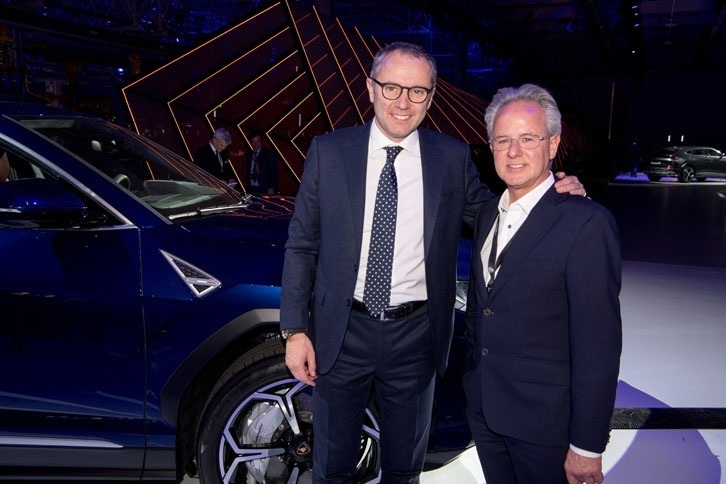 会場では著名な自動車関係者たちの姿も数多く見られた。イタリアのスーパーカーメーカー・パガーニのオラチオ・パガーニCEO(右)とランボルギーニのドメニカリCEO(左)。