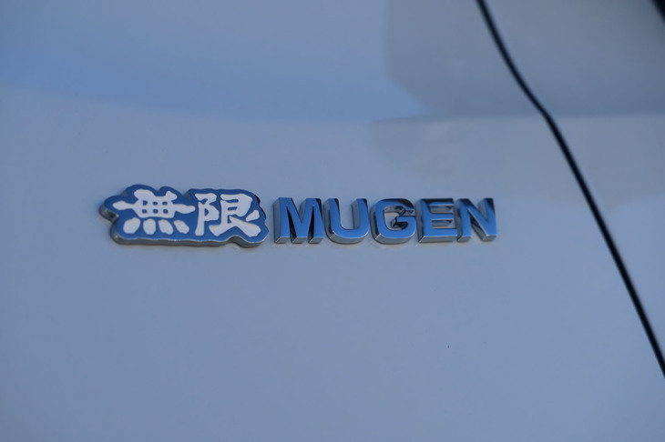 ホンダ・オデッセイe:HEVアブソルート・EXブラックエディション 無限パーツ装着車(無限メタルロゴエンブレム)