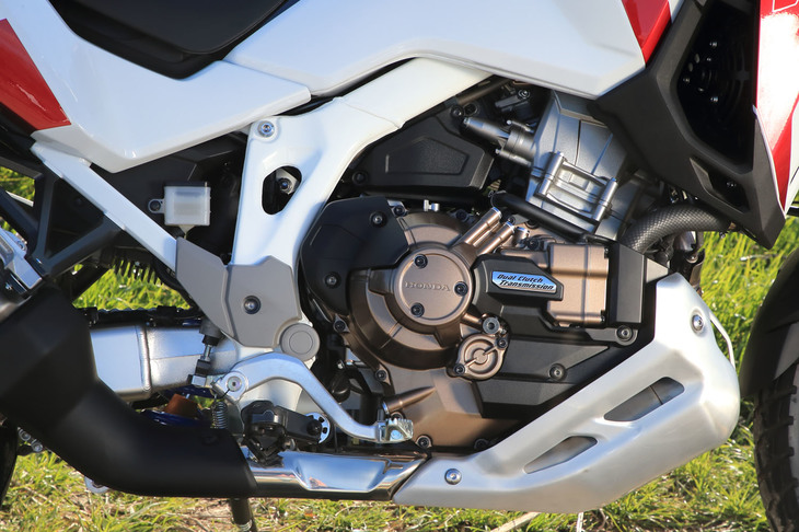 エンジンは従来型のストロークアップ版である1082ccの直列2気筒SOHC 4バルブ。今回はマニュアルトランスミッション車ではなくDCT搭載車に試乗した。