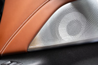 装着されていたオプションのなかには、「Bowers&Wilkinsダイヤモンドサラウンドサウンドシステム」も。お値段50万円の高性能オーディオである。