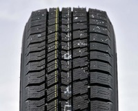 「アイスナビ8」は、シリーズで初となる左右非対称パターンを採用。雪上や氷上での冬性能だけでなく、ライフ性能や柔軟性の持続なども高次元でバランスをとった、グッドイヤー史上最高性能をうたうプレミアムスタッドレスタイヤだ。