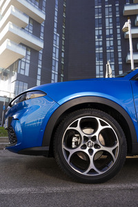 ピレリの新たなオールシーズンタイヤ「チントゥラート オールシーズンSF3」発売の画像