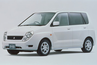 ちなみに、清水氏が語る日本車史上最高のダメデザインは、三菱の「ミラージュディンゴ」(特に前期型)とのこと。ご世間の評判もイマイチだったようで、モデルライフは1999年~2002年と短命に終わった。