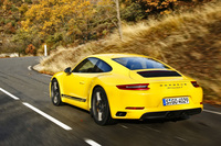 「911カレラT」には、「911カレラ」では選択できない「リアアクスルステアリング」がオプション設定される。