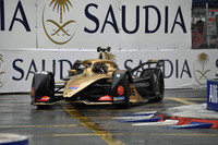 PSAグループのDSもフォーミュラEにエントリー。ドライバーはジャン-エリック・ベルニュとアンドレ・ロッテラーだ。フランスのブランドでは、第4シーズンまでルノーが活躍していた。