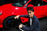 「開発の過程で“グライダー”という言葉が出てきました。『タイプR』が戦闘機とすれば、その対極にあるのがグライダーです」と、新型「プレリュード」のコンセプトを説明するエクステリアデザイン担当の大沼紀人さん。