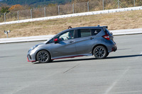 ステージ1の最初は、停止状態からのフル加速とフルブレーキングに挑戦した。