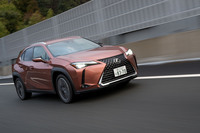 2リッターハイブリッドのシステム出力は「UX250h」よりも15PS強力な199PSへと進化。4WD車のリアモーター出力は7PSから41PSへと6倍近くになった。