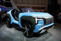 三菱が世界初公開した「MI-TECH(マイテック)コンセプト」。ガスタービンエンジンベースのプラグインハイブリッドシステムを搭載する。