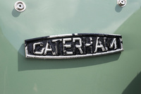 ロータスのいちディーラーだったケータハムカーズが、「セブン」の製造権を取得したのは1973年のこと。以来、工場や本社の移転、経営者の交代など、さまざまな紆余(うよ)曲折を経ながら、今日でもセブンの生産を続けている。