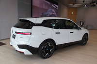 「 iX」のボディーサイズは全長×全幅×全高=4953×1967×1695mm、ホイールベース=3000mm。