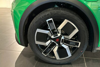 タイヤサイズは195/55R18で、展示車は「コンチネンタル・エココンタクト6Q」を履いていた。