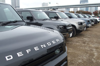 来場者の駐車スペースには、全国各地から訪れた「ディフェンダー」オーナーの愛車が。首都圏だけでなく、和泉や盛岡ナンバーの車両も確認できた。