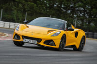 ワイドトレッド化の効果が顕著に感じられた「エミーラ」。ステアリングシステムは自社開発だ。