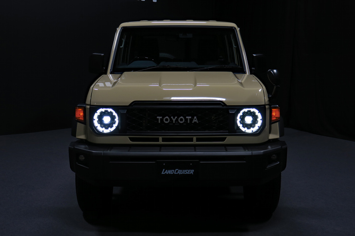 トヨタ・ランドクルーザー“70”(フロント)